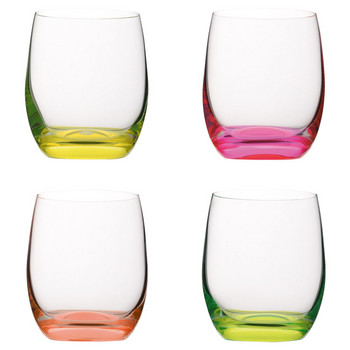 Set aus vier neongefärbten Gläsern